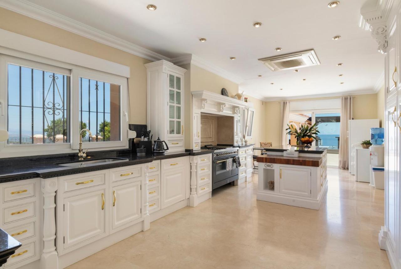Luxury Villa Bellagio Estepona (Adults Only) ภายนอก รูปภาพ